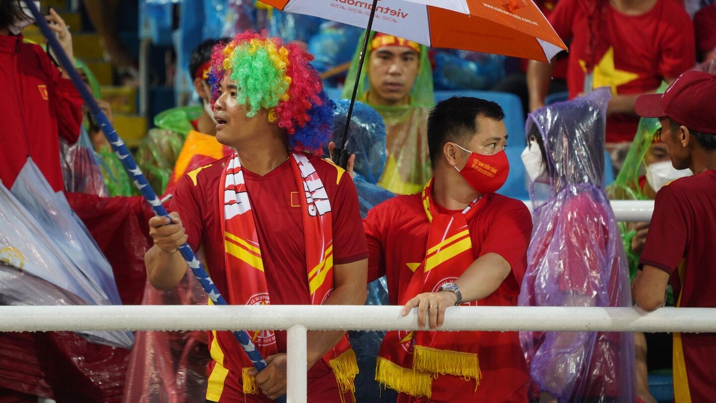 Cổ động viên Việt Nam “cháy” hết mình trong trận Chung kết bóng đá nam - ảnh 7